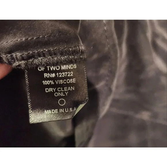 Of Two Minds Black Jacket Full Zip Closure in Size Large - Picture 4 of 4